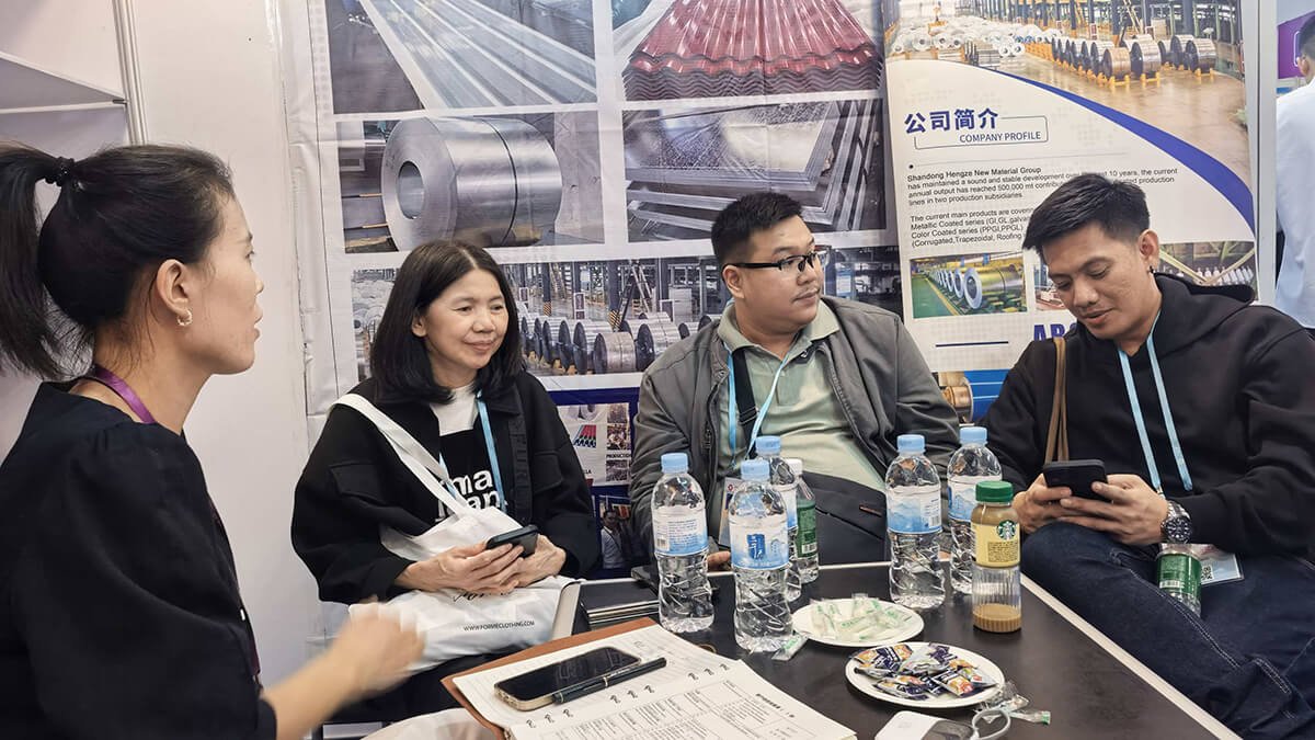 News 1 Hengze Steel sales team meeting international customers at Canton Fair 2025